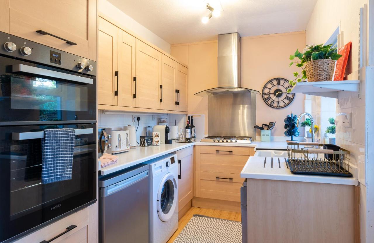 Beautiful 3 Bedroom Townhouse ฮาร์โรเกต ภายนอก รูปภาพ